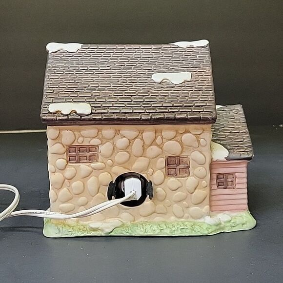 Brinn's Village  Smitty's Millhouse Holiday Light-Up - Picture 4 of 6